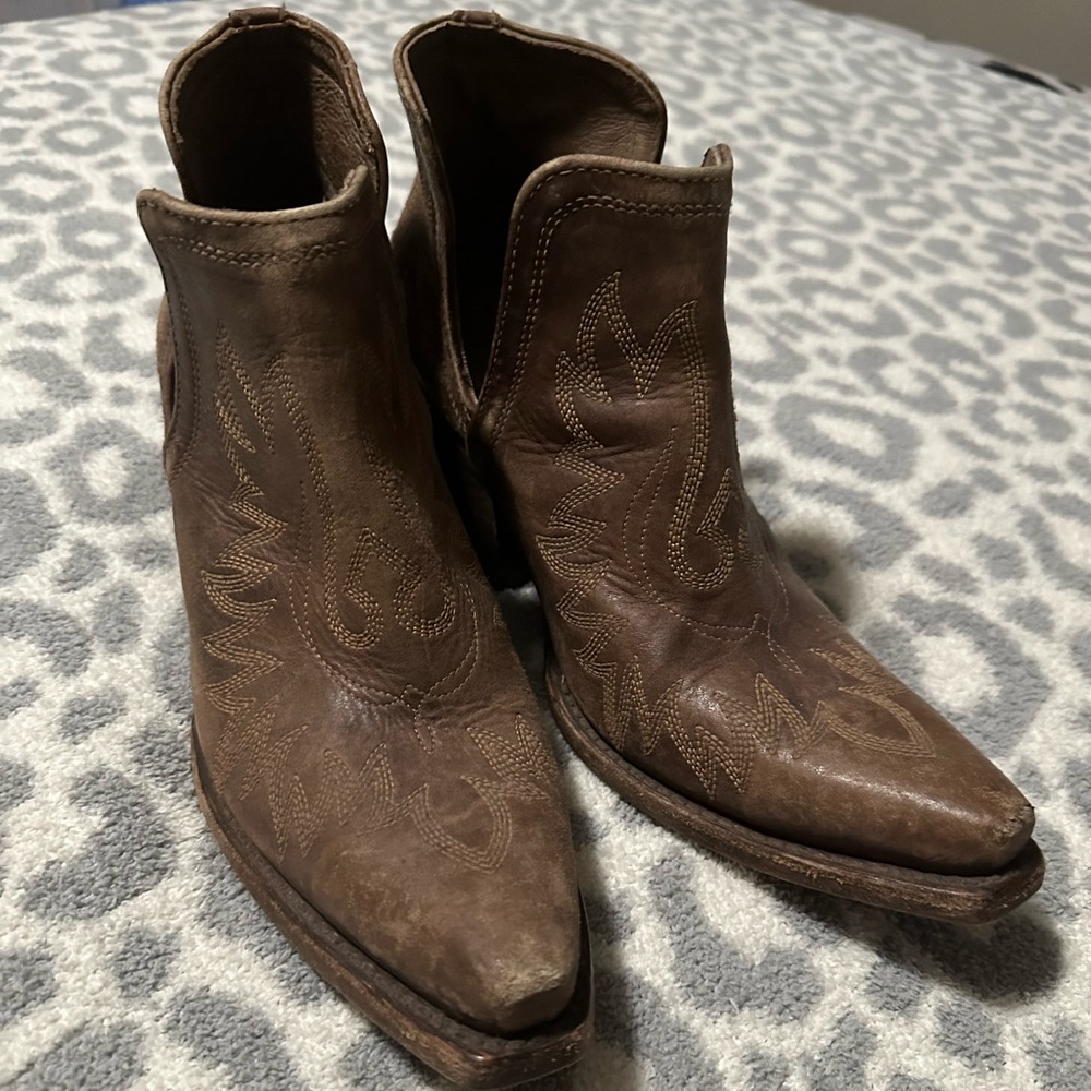 Women’s Size 10 Ariat Dixon Western Boots